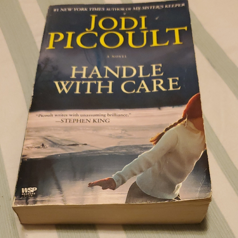 🎈Jodi Picoult 'Handle with Care' Book🎈